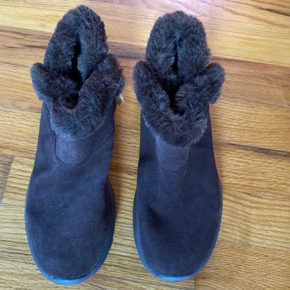 NWT sz 6 Skechers brown furry lined boots with Scotchgard Slip in entry w/elasti - Picture 2 of 8